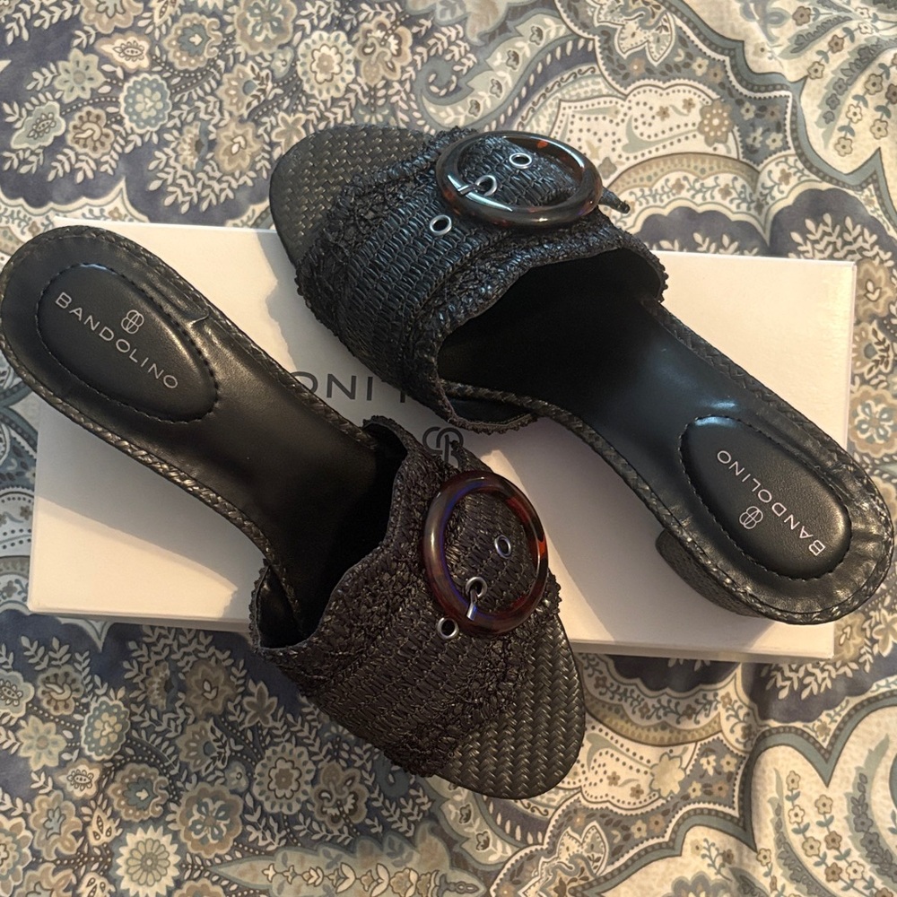 Bandolino Textured Black Mules with Buckle